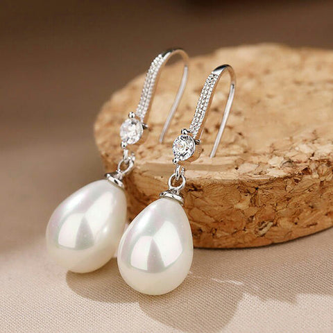 Women's Elegant Drop-shaped Imitation Pearl Long Earrings